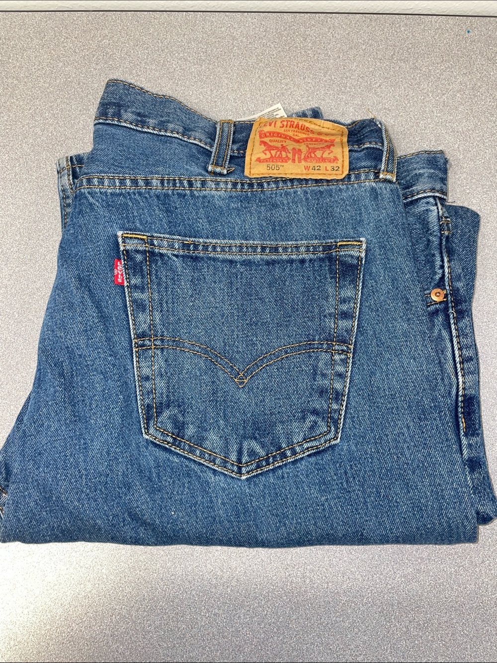 Levi's 505 Straight Leg Men's Jeans in Medium Blue Denim 42x32